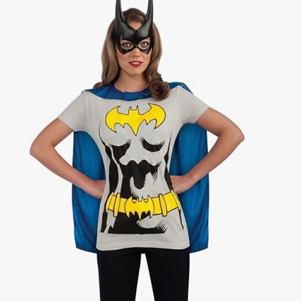 DC Comics Batgirl T-shirt with mask and detachable cape size medium NWT